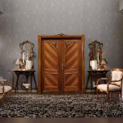 Красивая мебель для прихожей комнаты.