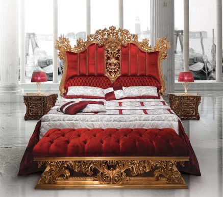 Красно-золотая мебель для спальной комнаты