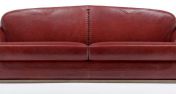 Красный кожаный диван от Poles Salotti.