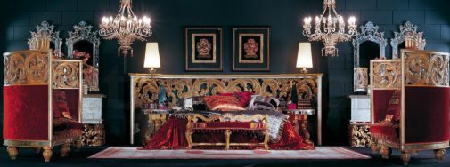 Красный набор мебели для спальной комнаты.