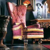 Кресло-трон для украшения гостиной или спальни.