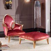 Кресло и пуф кораллового оттенка.