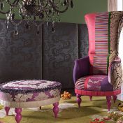 Кресло с высокой спинкой и пуф.