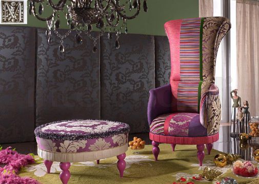 Кресло с высокой спинкой и пуф.