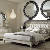 Кровать с обитым изголовьем