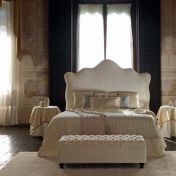 Кровать с обитым изголовьем SISSI