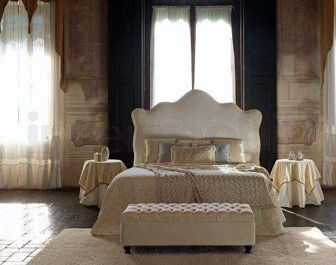 Кровать с обитым изголовьем SISSI