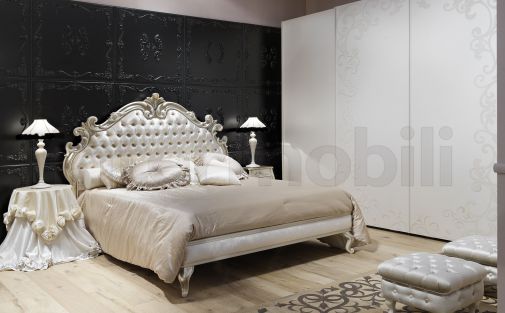 Кровать с мягким обитым изголовьем