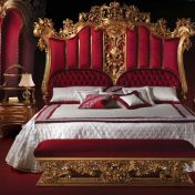 Кровать, тумбочки и скамья от Bazzi.