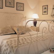 Кровать VALERIE с фигурной ковкой боковых панелей