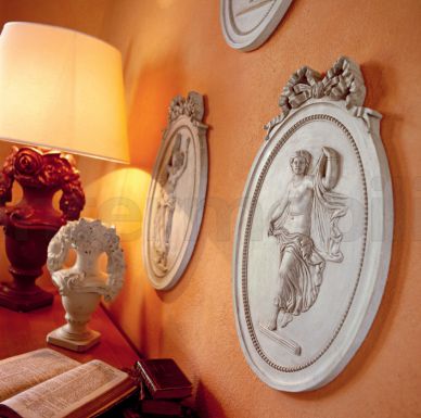 Круглый барельеф из натурального камня