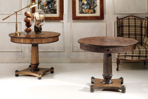 Круглый столик в классическом стиле