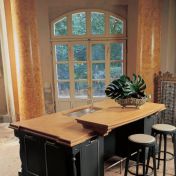 Кухня-остров из коллекции Opera