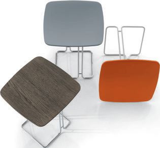 Квадратный столик с металлическим основанием