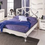 Лакированная спальня из коллекции Verona с двуспальной кроватью и тумбочками