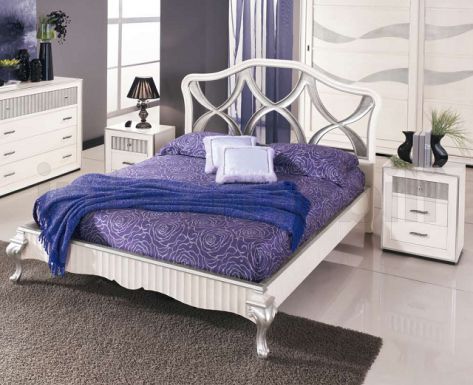 Лакированная спальня из коллекции Verona с двуспальной кроватью и тумбочками