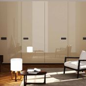 Лакированный платяной шкаф из коллекции SESTANTE с ручками из темного дуба