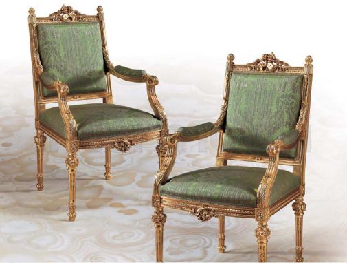 Лаконичные кресла болотного оттенка.