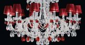 Люстра с красными абажурами