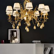 Люстра со светлыми абажурами