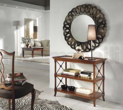 Маленькая этажерка с зеркалом