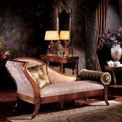 Маленький диван и столик из натурального дерева