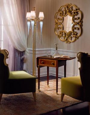 Маленький столик для гостиной.