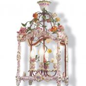 Люстра с фарфоровым декором