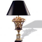 Настольная лампа с вазой роз