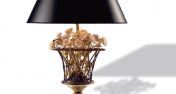 Настольная лампа с вазой роз