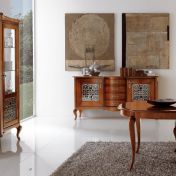 Мебель для гостиной в естественном цвете.