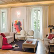 Мебель для просторной гостиной.