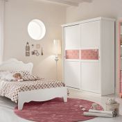 Мебельная коллекция в нежной гамме для девочки