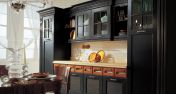 Миниатюрная кухня в темном лаке из коллекции Opera