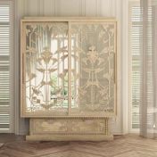 Миниатюрный шкаф для спальни.