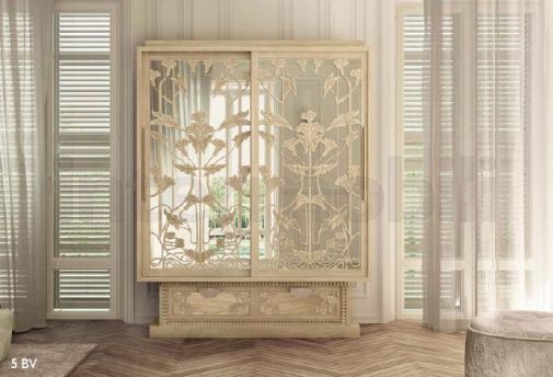 Миниатюрный шкаф для спальни.