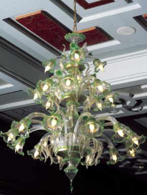 Многоуровневая стеклянная люстра