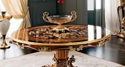 Круглый стол с инкрустацией