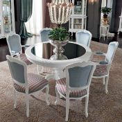 Стол и стулья для столовой