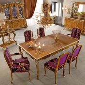 Стол и стулья для столовой