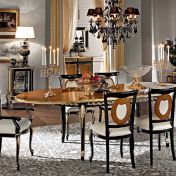 Стол и стулья для столовой