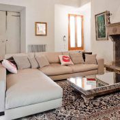 Модульный диван для гостиной.