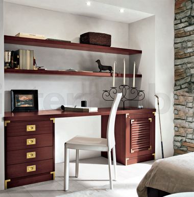Модульный письменный стол и настенные полки