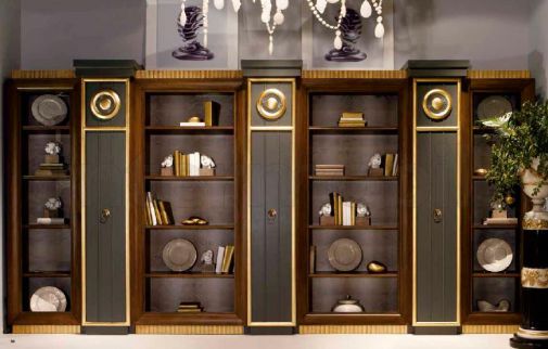 Модульный шкаф из трех частей.