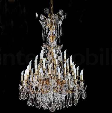 Люстра с шикарным хрустальным декором