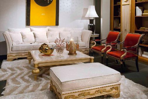 Мягкая мебель и стулья для гостиной.