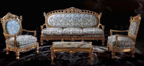 Мягкая мебель для гостиной в светлых оттенках.