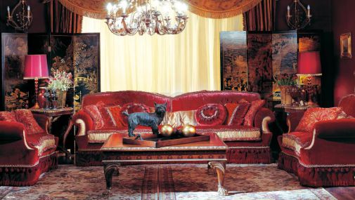 Мягкая мебель для гостиных в классическом стиле.