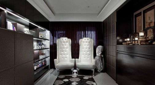 Мягкие кресла с высокими спинками от Mantellassi.