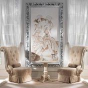 Мягкие стулья и круглый столик.